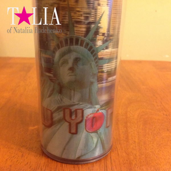 Традиционная американская кофейная кружка, без которой ни один нью-йоркер не выходит из дома! :)